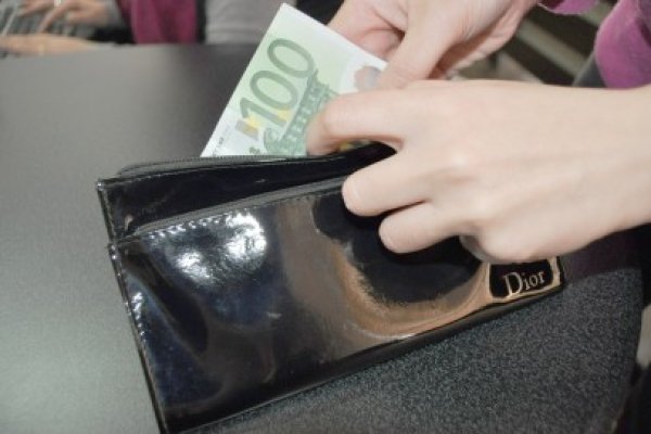 Kosovo renunţă la euro